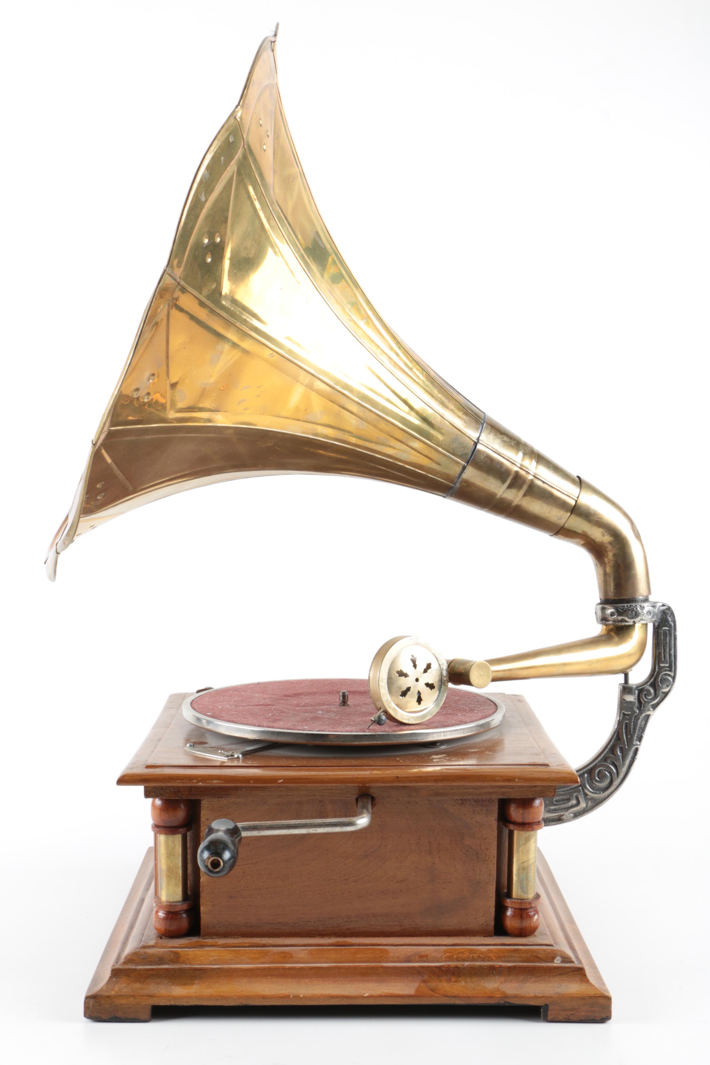 Reproduction "His Master's Voice" Gramophone
