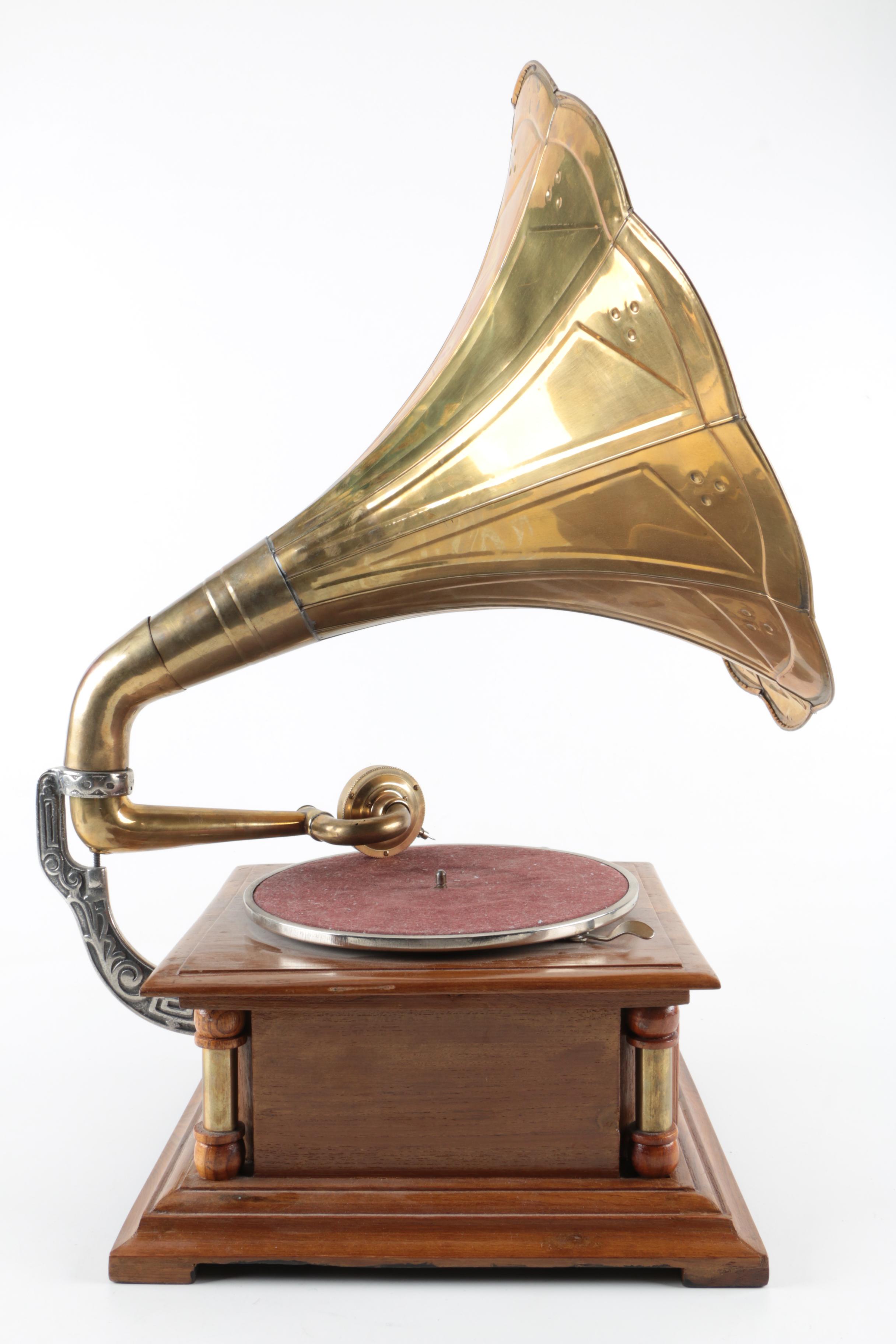Reproduction "His Master's Voice" Gramophone