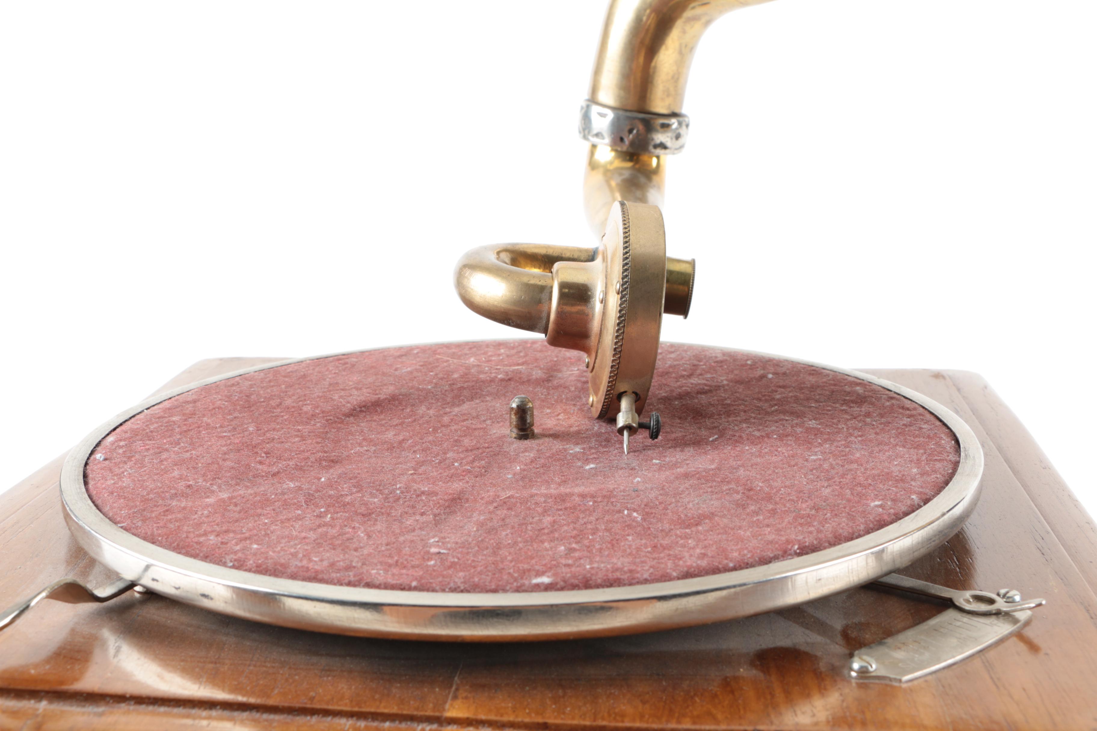 Reproduction "His Master's Voice" Gramophone