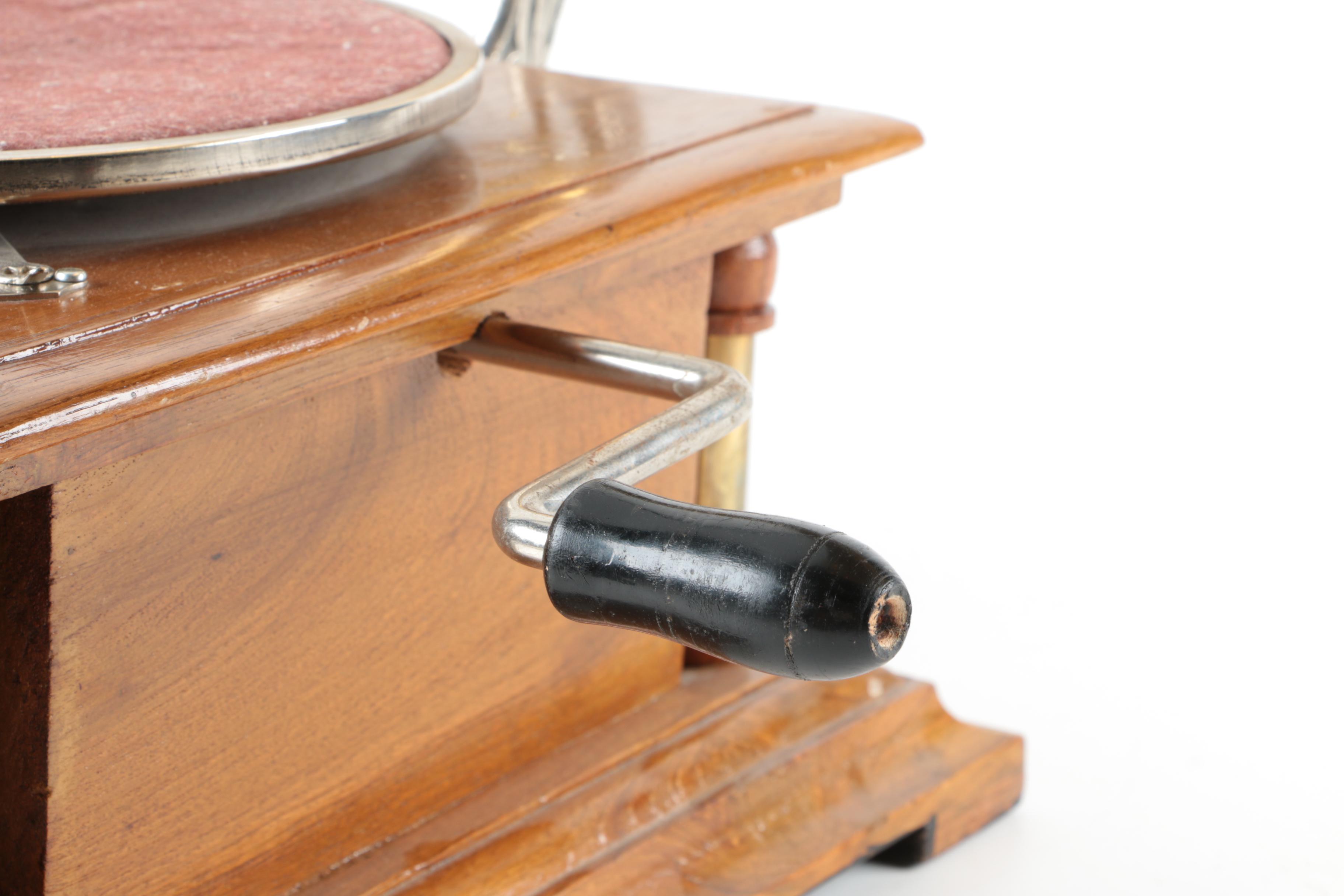 Reproduction "His Master's Voice" Gramophone