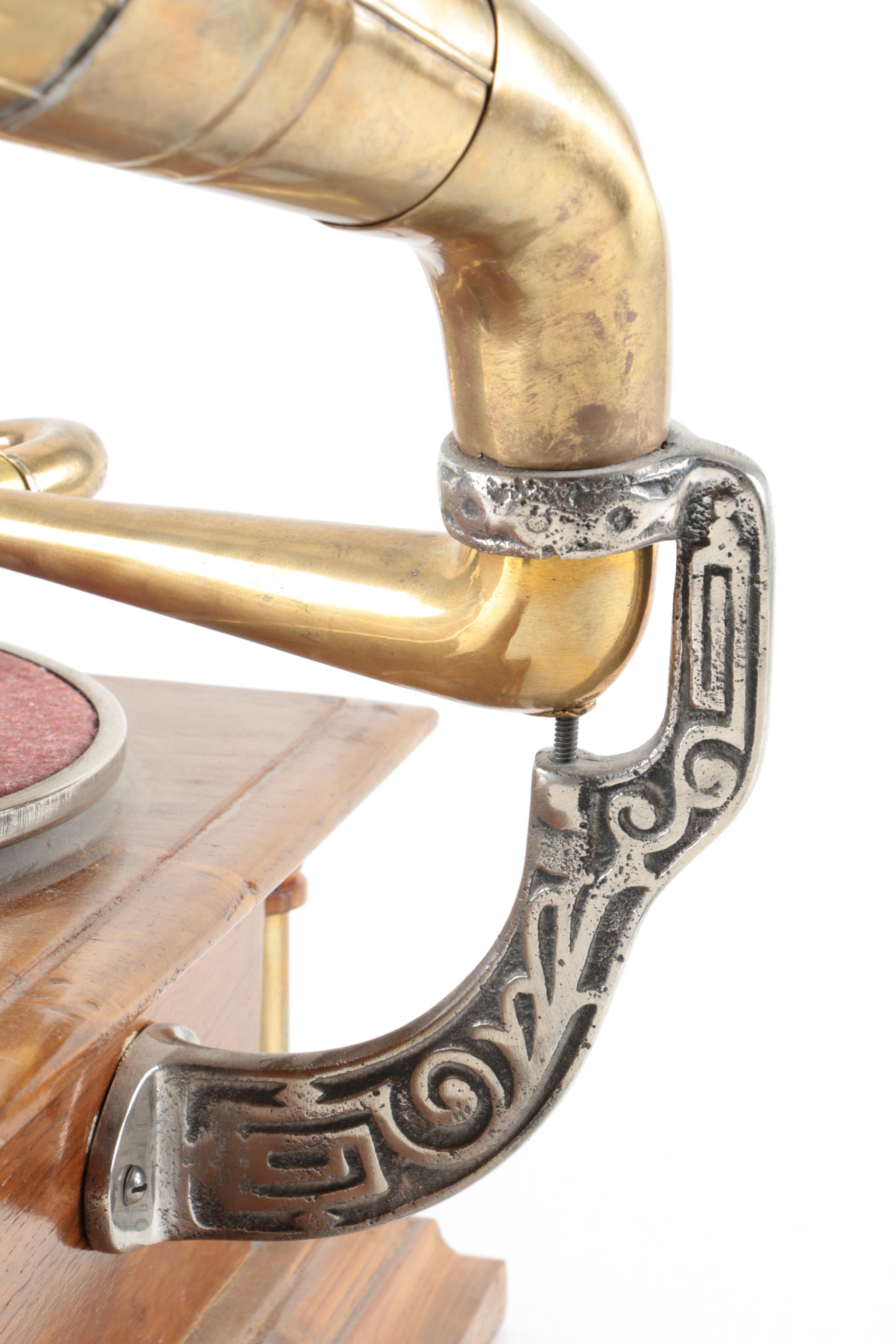 Reproduction "His Master's Voice" Gramophone