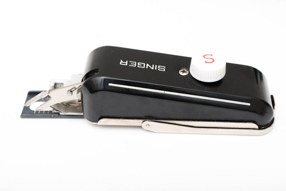 Vintage Singer Sewing Machine in Case