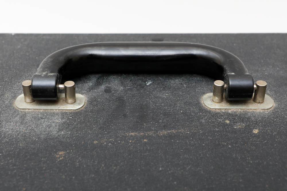 Vintage Singer Sewing Machine in Case