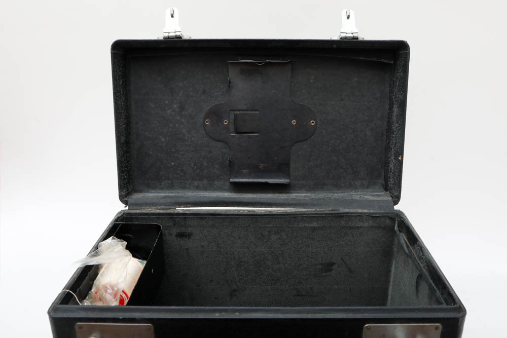 Vintage Singer Sewing Machine in Case