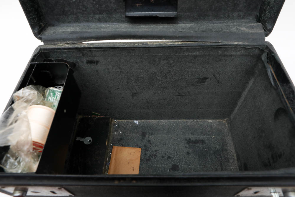 Vintage Singer Sewing Machine in Case