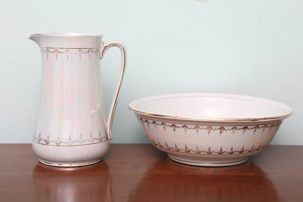 Antique English Pitchers, Basins and Chamberpots including Alfred Meakin