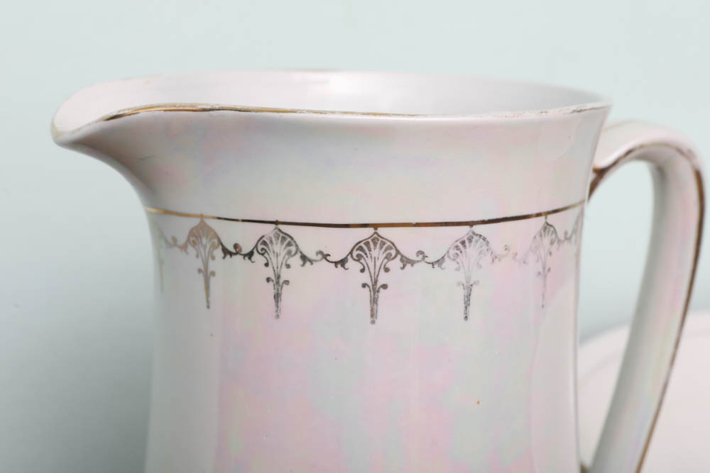 Antique English Pitchers, Basins and Chamberpots including Alfred Meakin