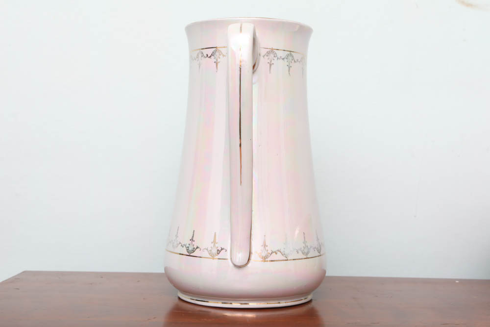 Antique English Pitchers, Basins and Chamberpots including Alfred Meakin