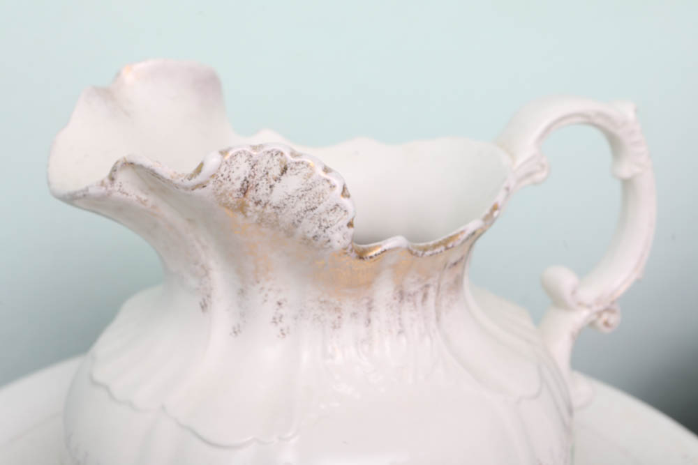 Antique English Pitchers, Basins and Chamberpots including Alfred Meakin