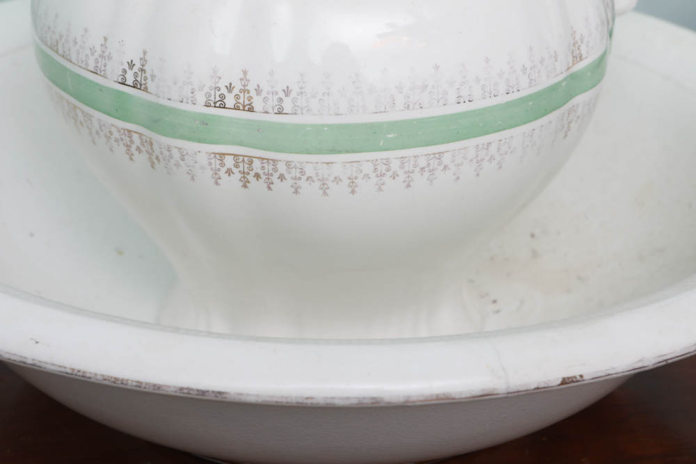 Antique English Pitchers, Basins and Chamberpots including Alfred Meakin