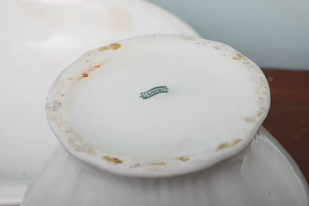 Antique English Pitchers, Basins and Chamberpots including Alfred Meakin