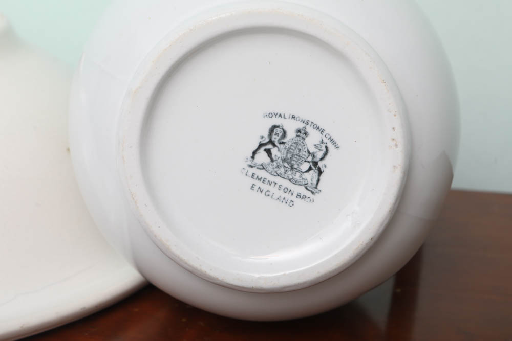 Antique English Pitchers, Basins and Chamberpots including Alfred Meakin