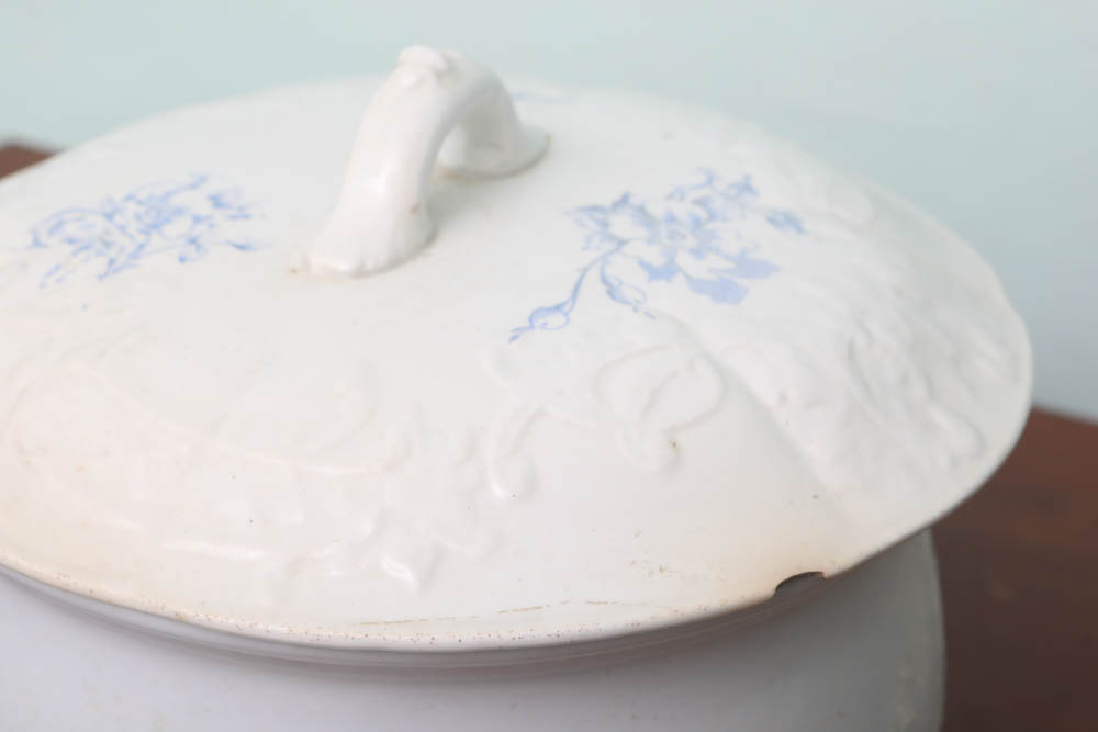 Antique English Pitchers, Basins and Chamberpots including Alfred Meakin