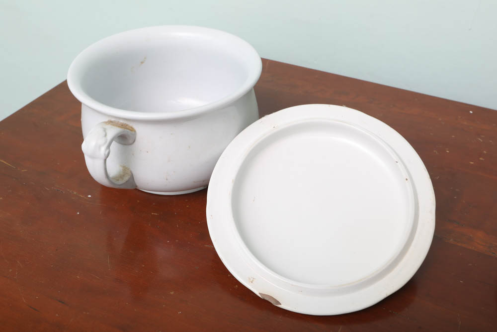 Antique English Pitchers, Basins and Chamberpots including Alfred Meakin