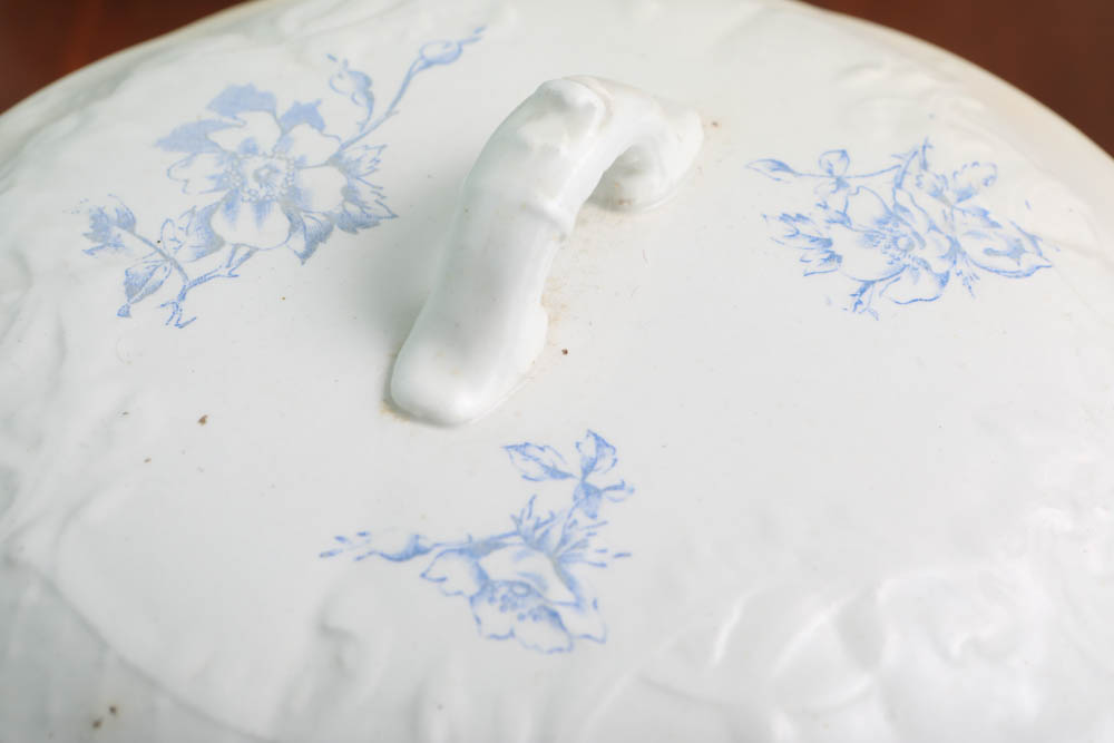 Antique English Pitchers, Basins and Chamberpots including Alfred Meakin