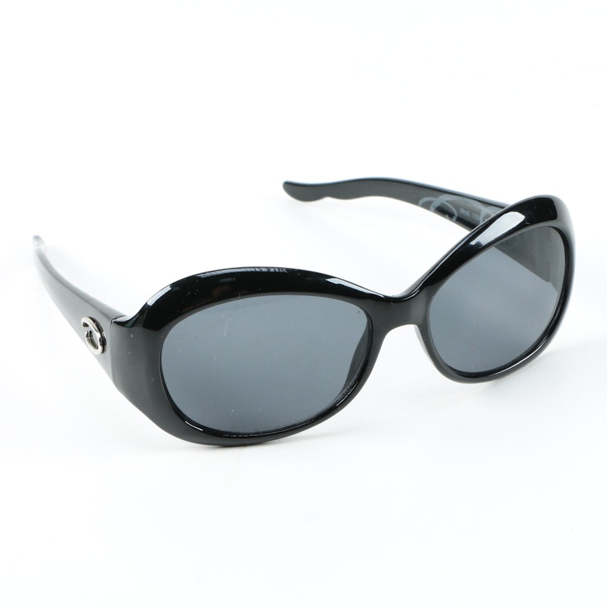 Pair of Oscar De La Renta Mod Sunglasses