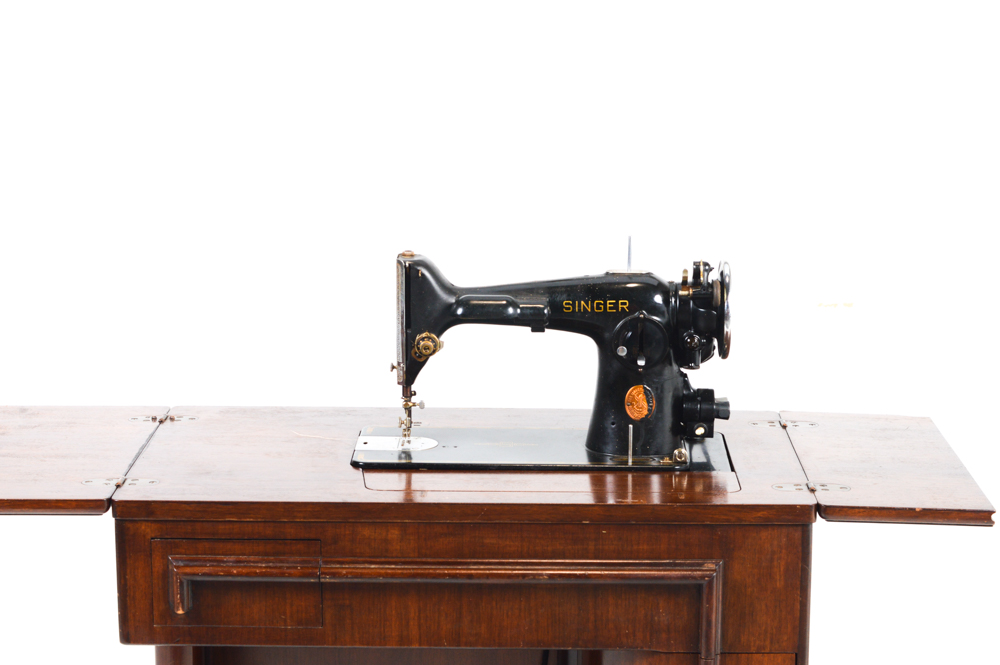 Vintage Art Deco Cabinet Singer Sewing Machine