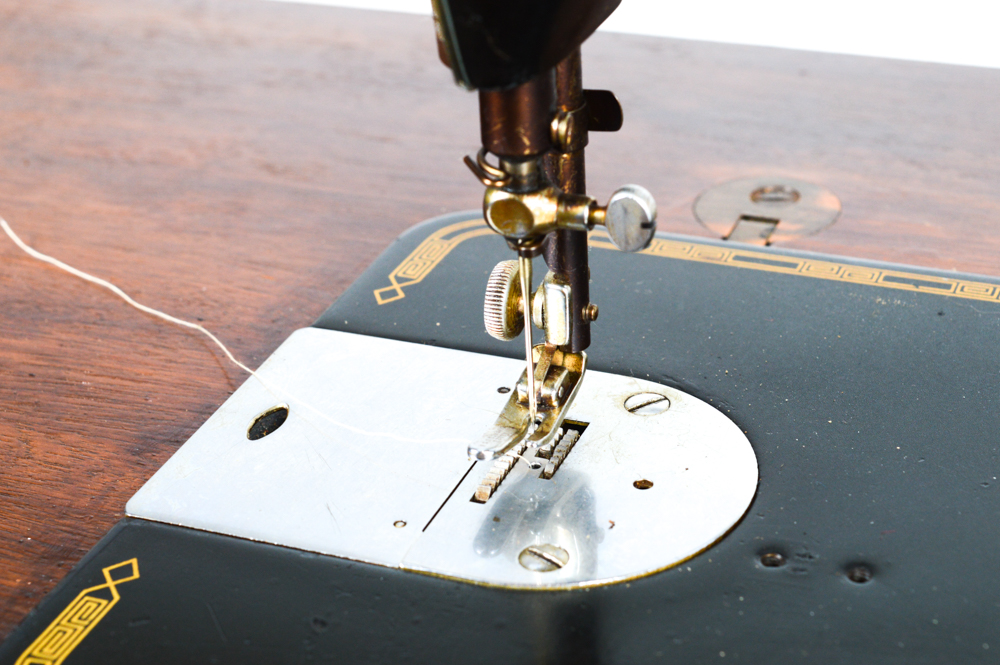 Vintage Art Deco Cabinet Singer Sewing Machine