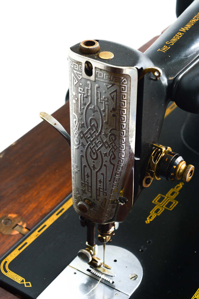 Vintage Art Deco Cabinet Singer Sewing Machine