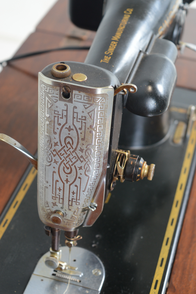 Vintage Art Deco Cabinet Singer Sewing Machine