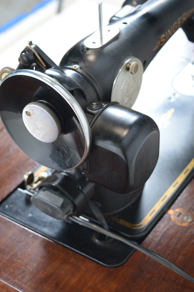 Vintage Art Deco Cabinet Singer Sewing Machine