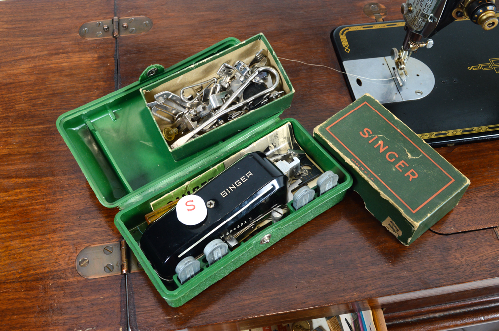 Vintage Art Deco Cabinet Singer Sewing Machine