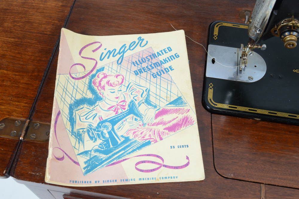 Vintage Art Deco Cabinet Singer Sewing Machine