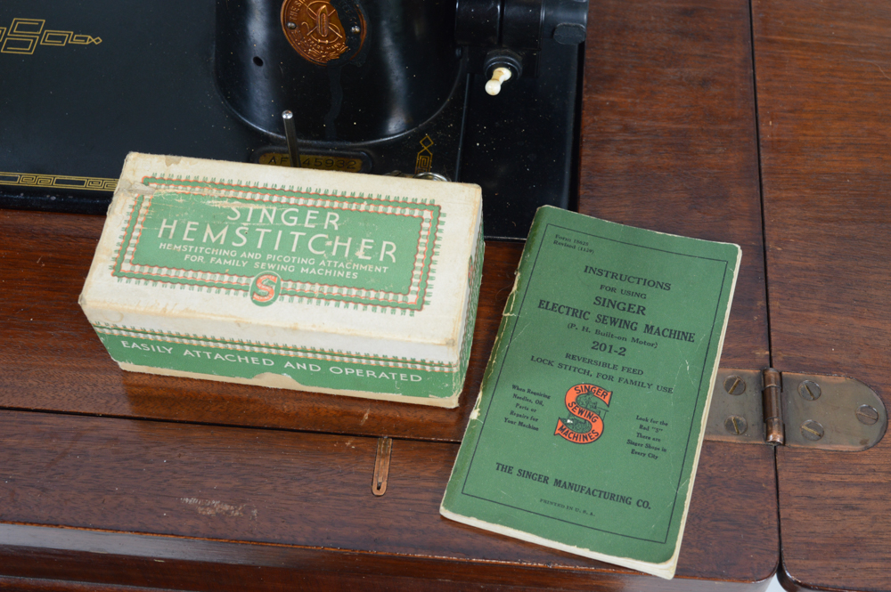 Vintage Art Deco Cabinet Singer Sewing Machine