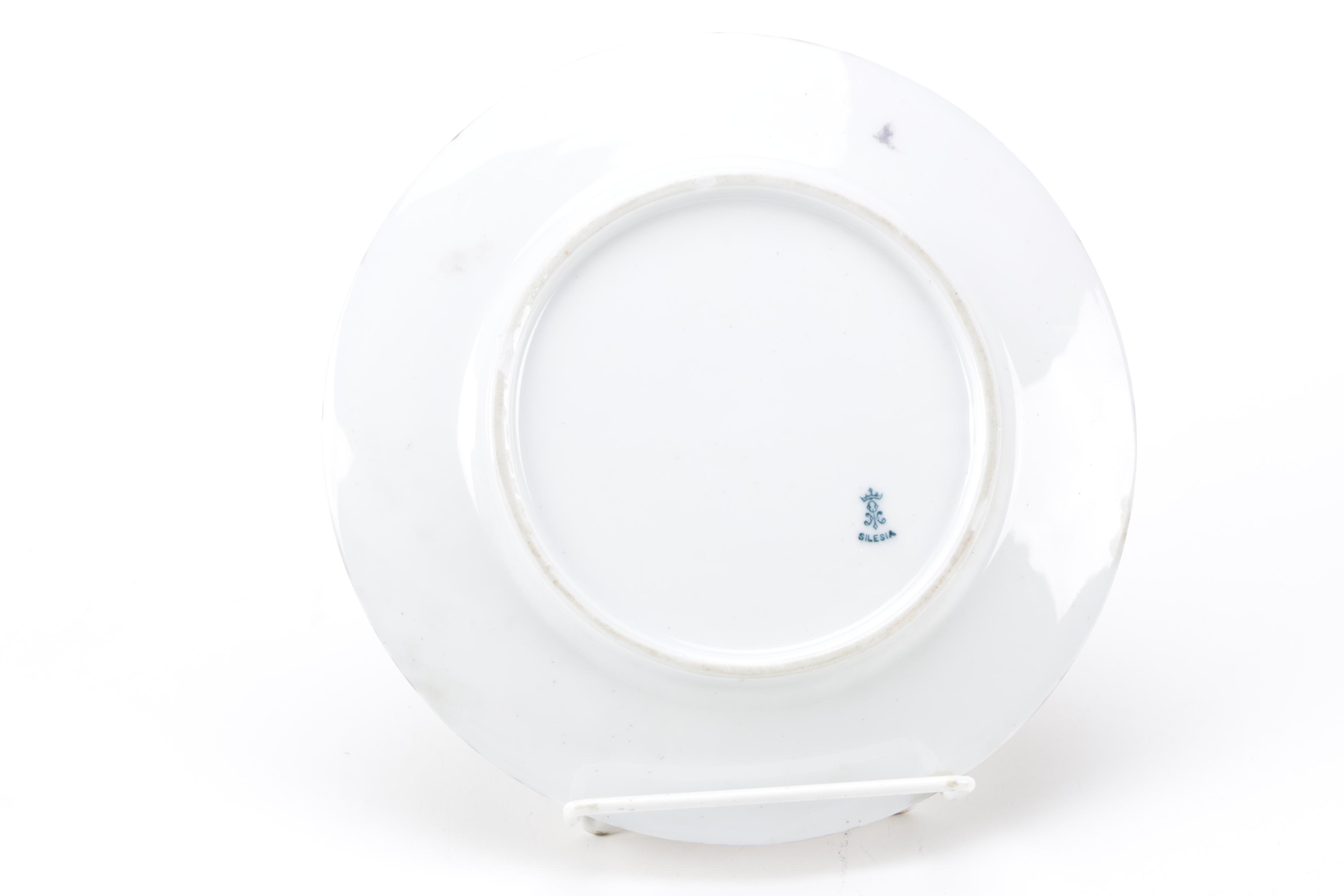 Dog-Themed Decorative Pieces with Additional Décor