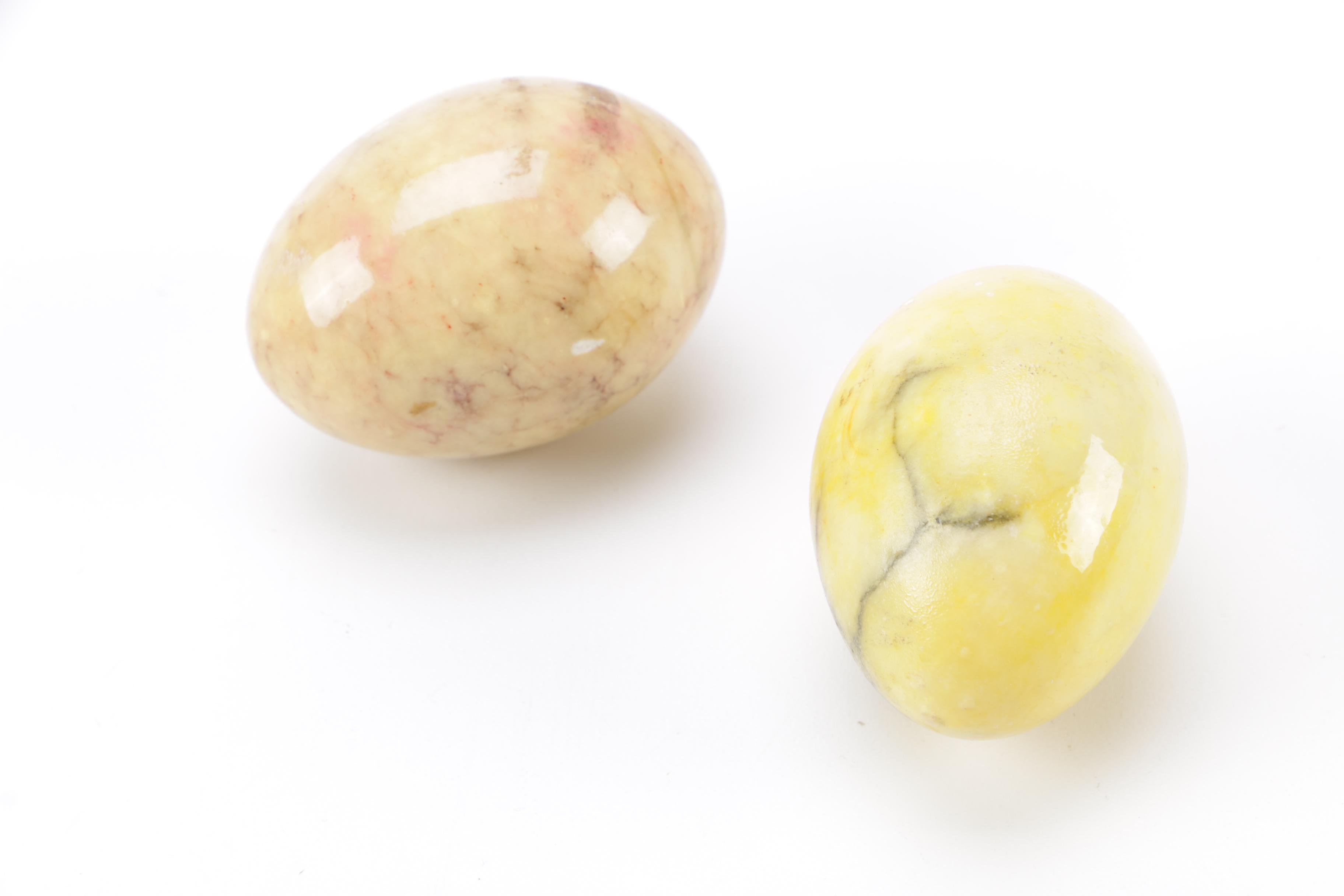 Dog-Themed Decorative Pieces with Additional Décor