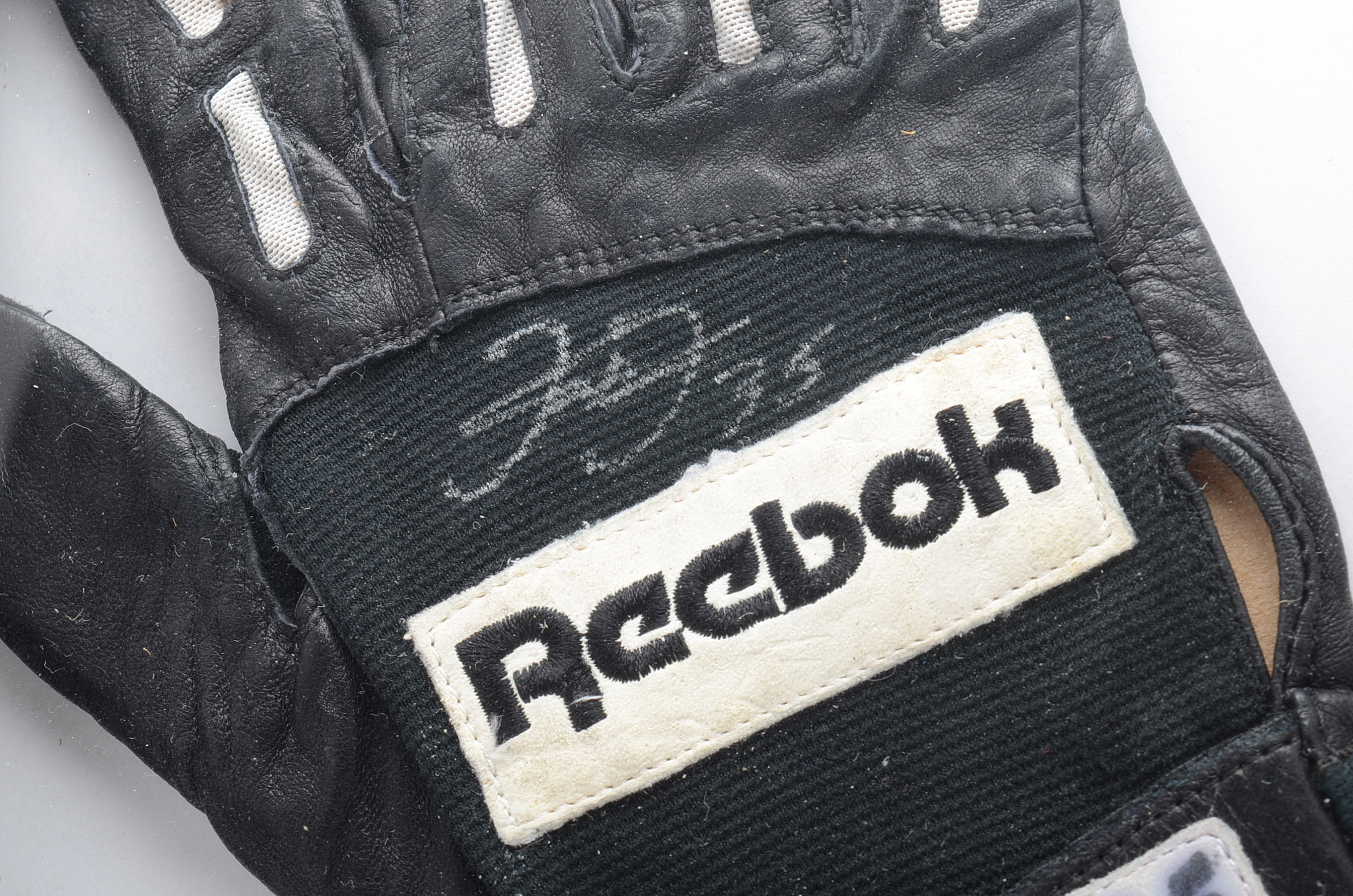 Frank Thomas Signed Batting Glove  COA