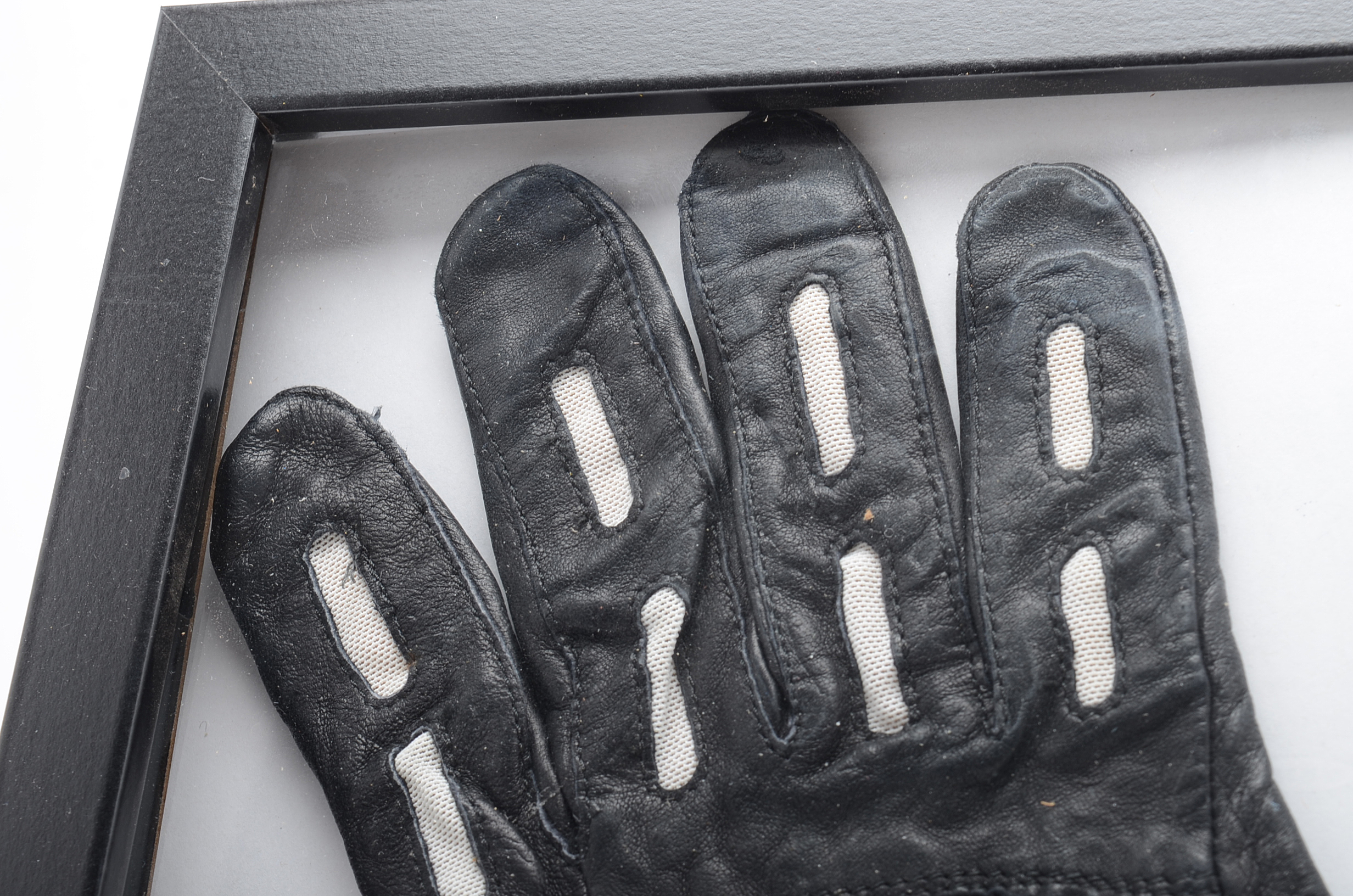 Frank Thomas Signed Batting Glove  COA