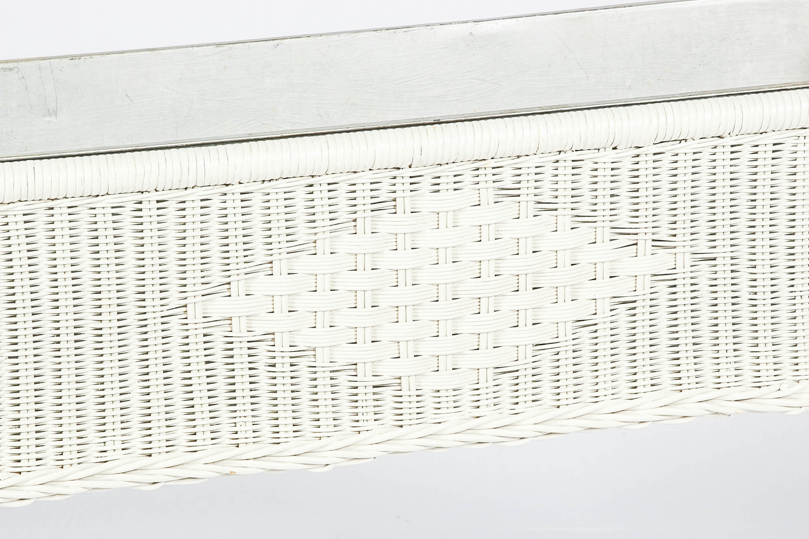 Wicker Plant Stand with A Metal Liner