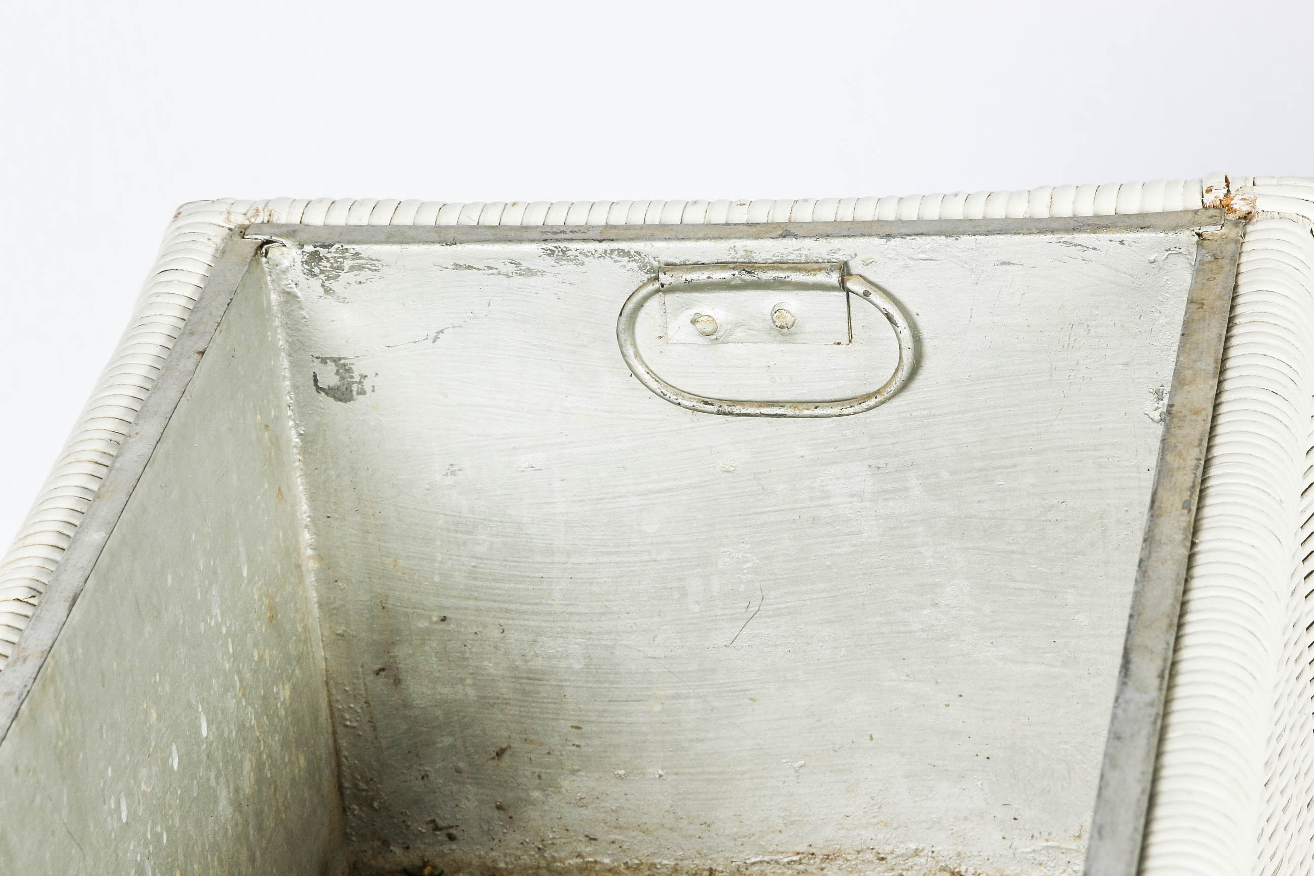 Wicker Plant Stand with A Metal Liner