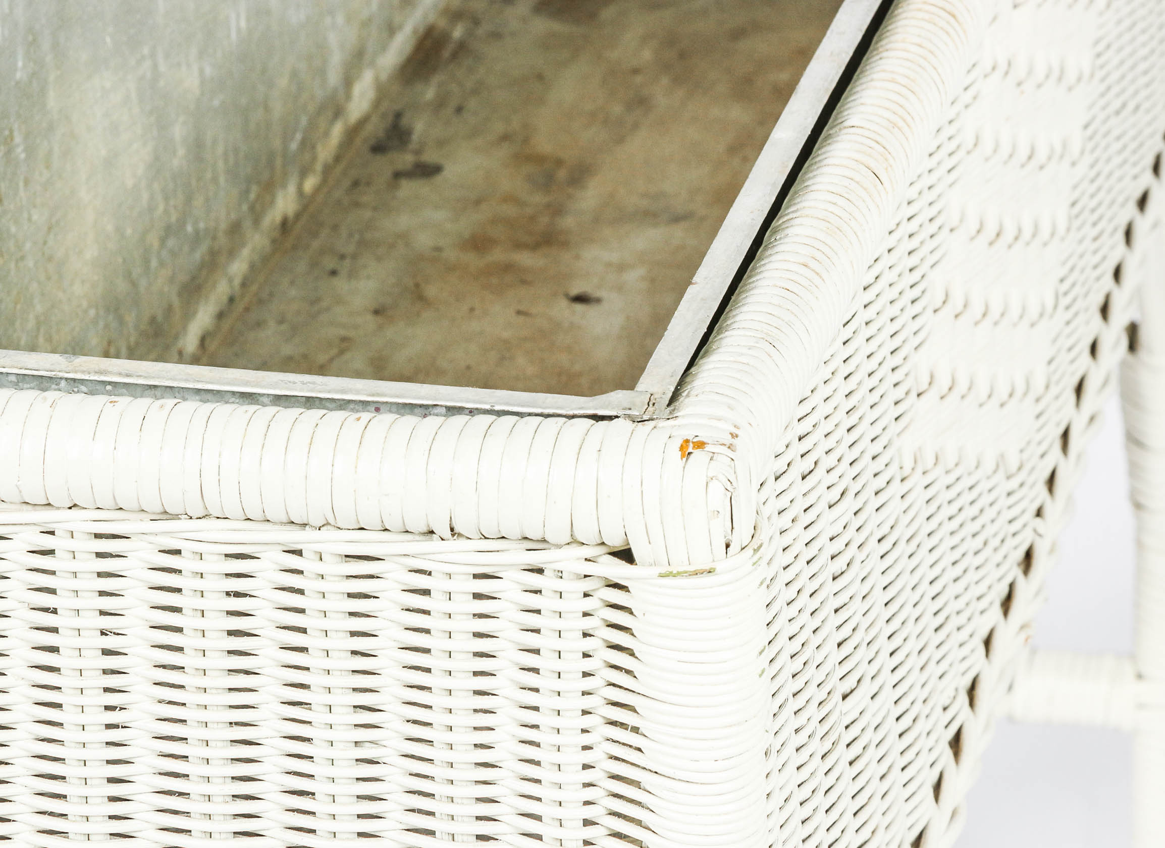 Wicker Plant Stand with A Metal Liner