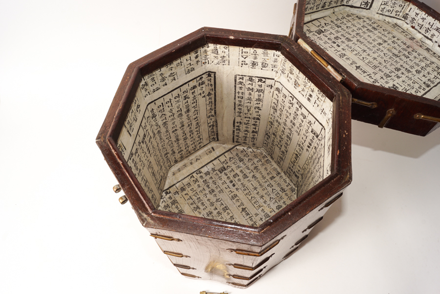 Vintage Korean Locking Hat Box