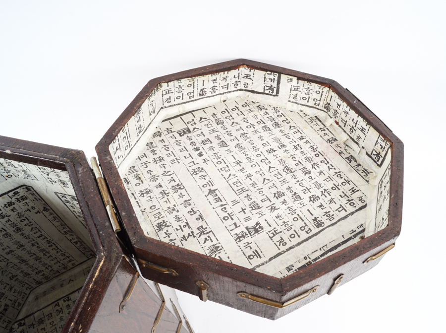 Vintage Korean Locking Hat Box