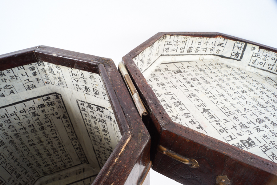 Vintage Korean Locking Hat Box