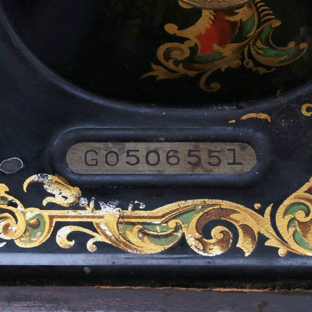 1924 Singer Sewing Machine Model 128 with Bentwood Case