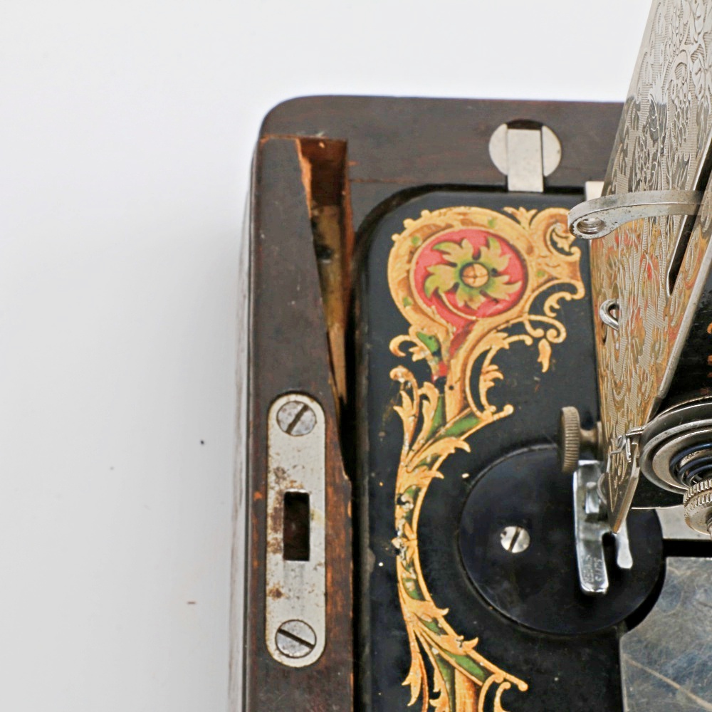 1924 Singer Sewing Machine Model 128 with Bentwood Case