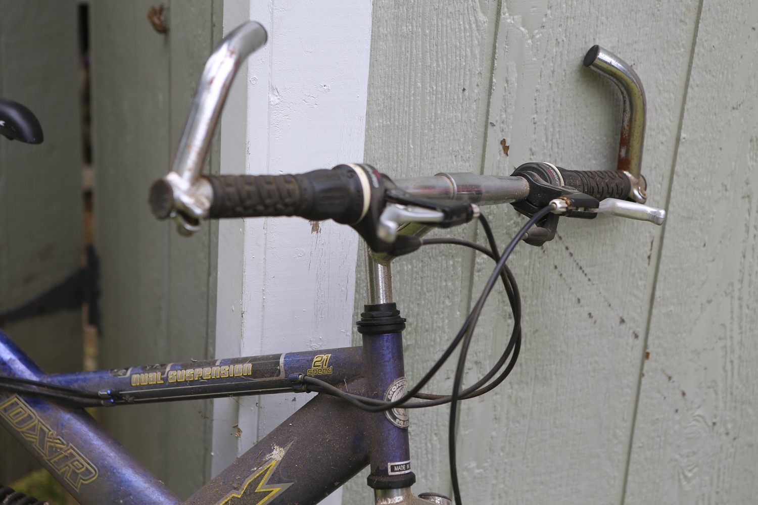 Mongoose MGX DXR Mountain Bike