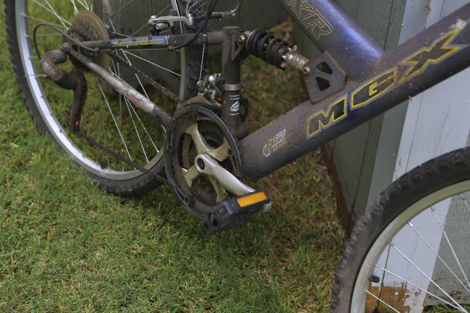 Mongoose MGX DXR Mountain Bike