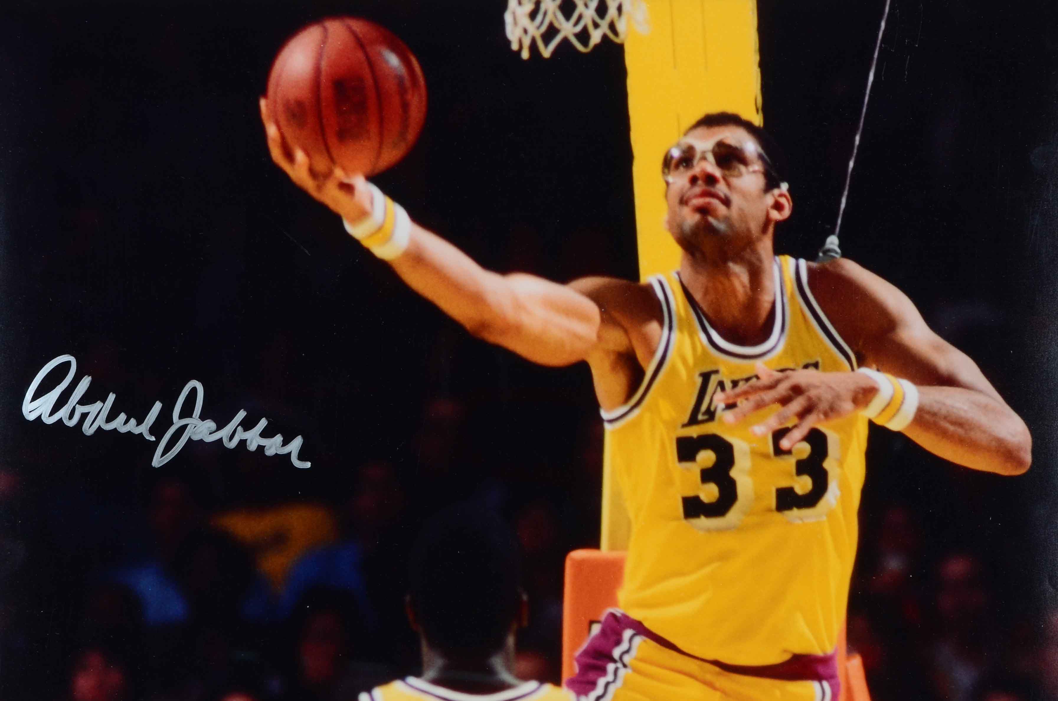 Kareem Abdul Jabbar Signed Photo  COA