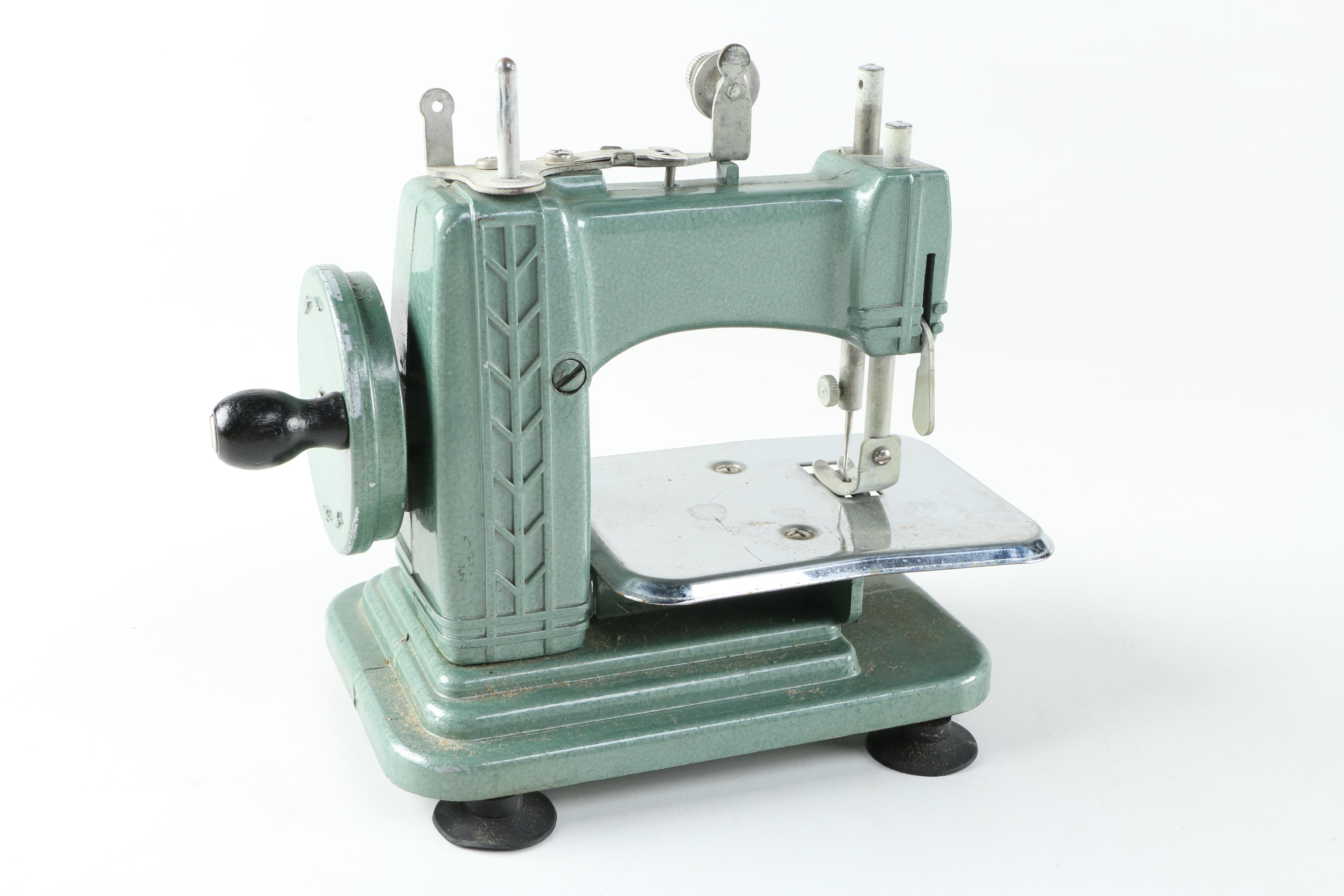 Vintage Betsy Ross Miniature Children's Sewing Machine