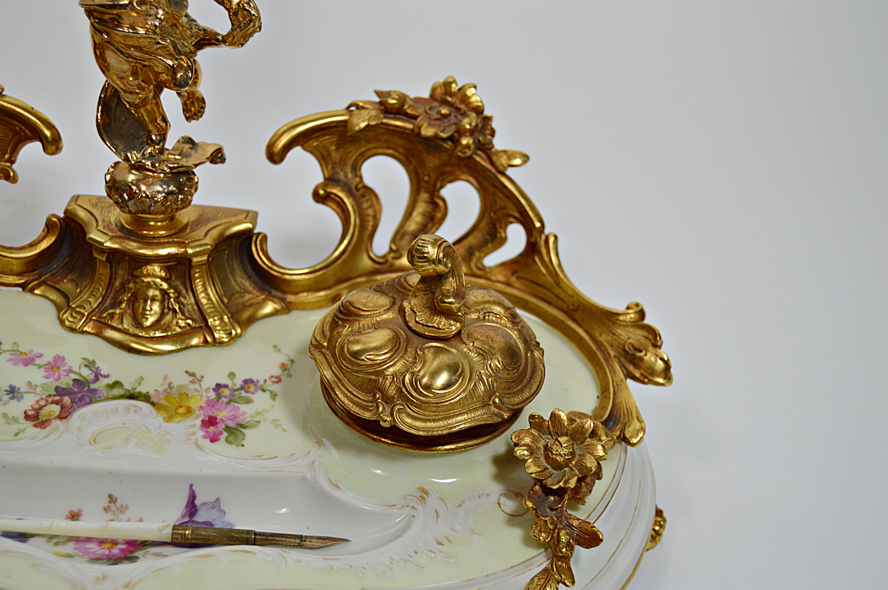 Antique KPM Seger Porcelain Double Ink Well with a Mother-of-Pearl Pen