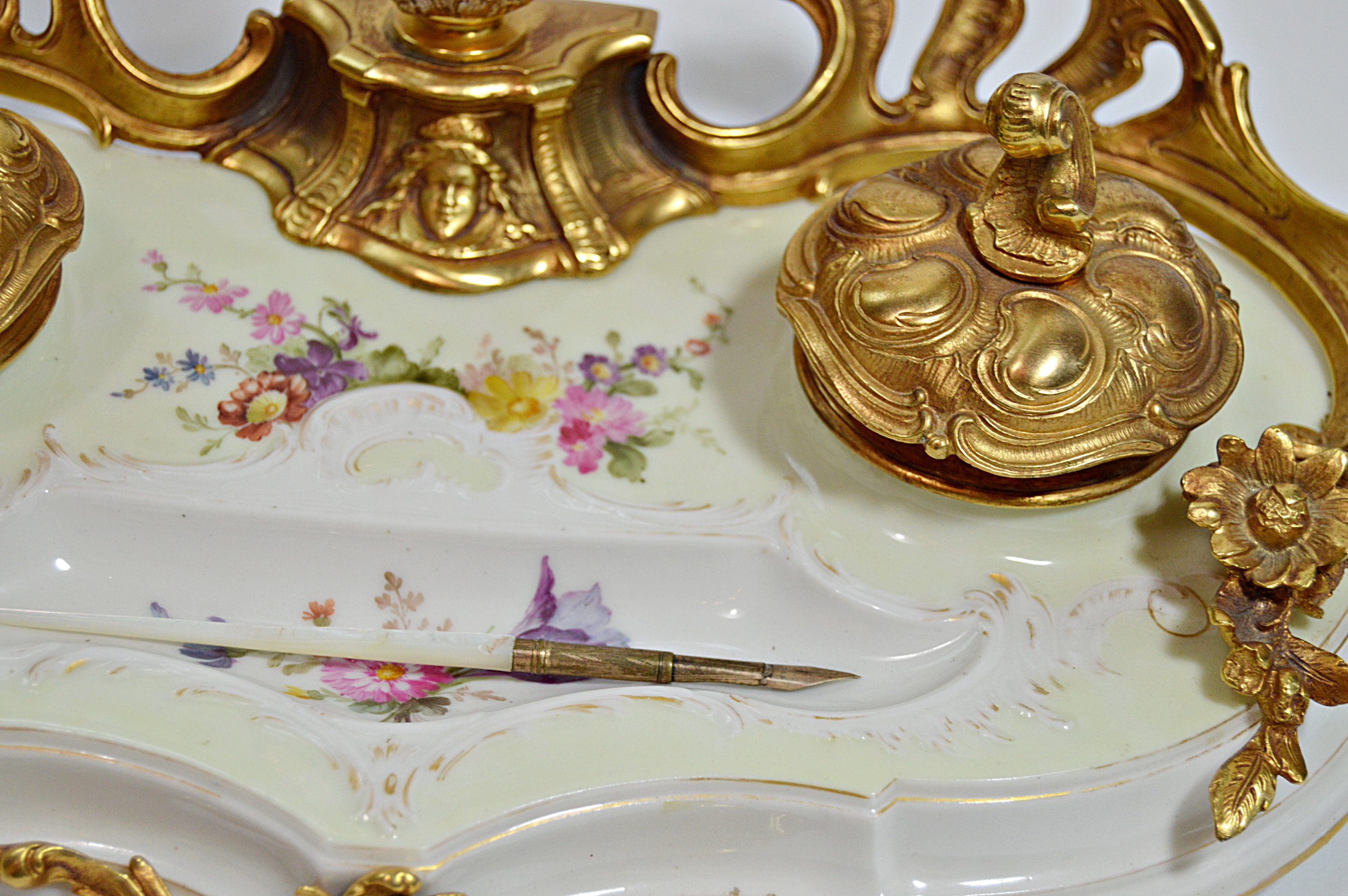 Antique KPM Seger Porcelain Double Ink Well with a Mother-of-Pearl Pen