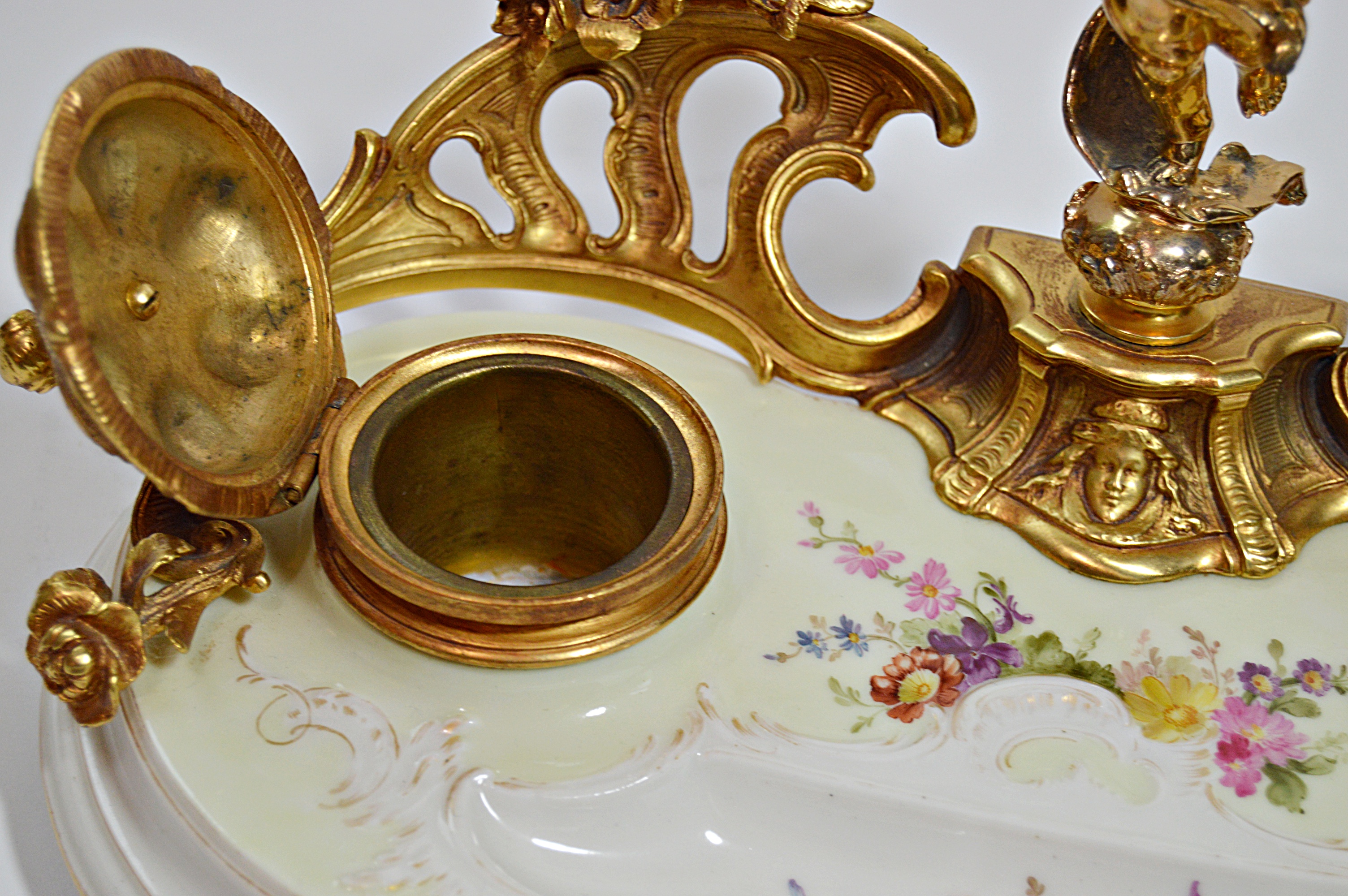 Antique KPM Seger Porcelain Double Ink Well with a Mother-of-Pearl Pen