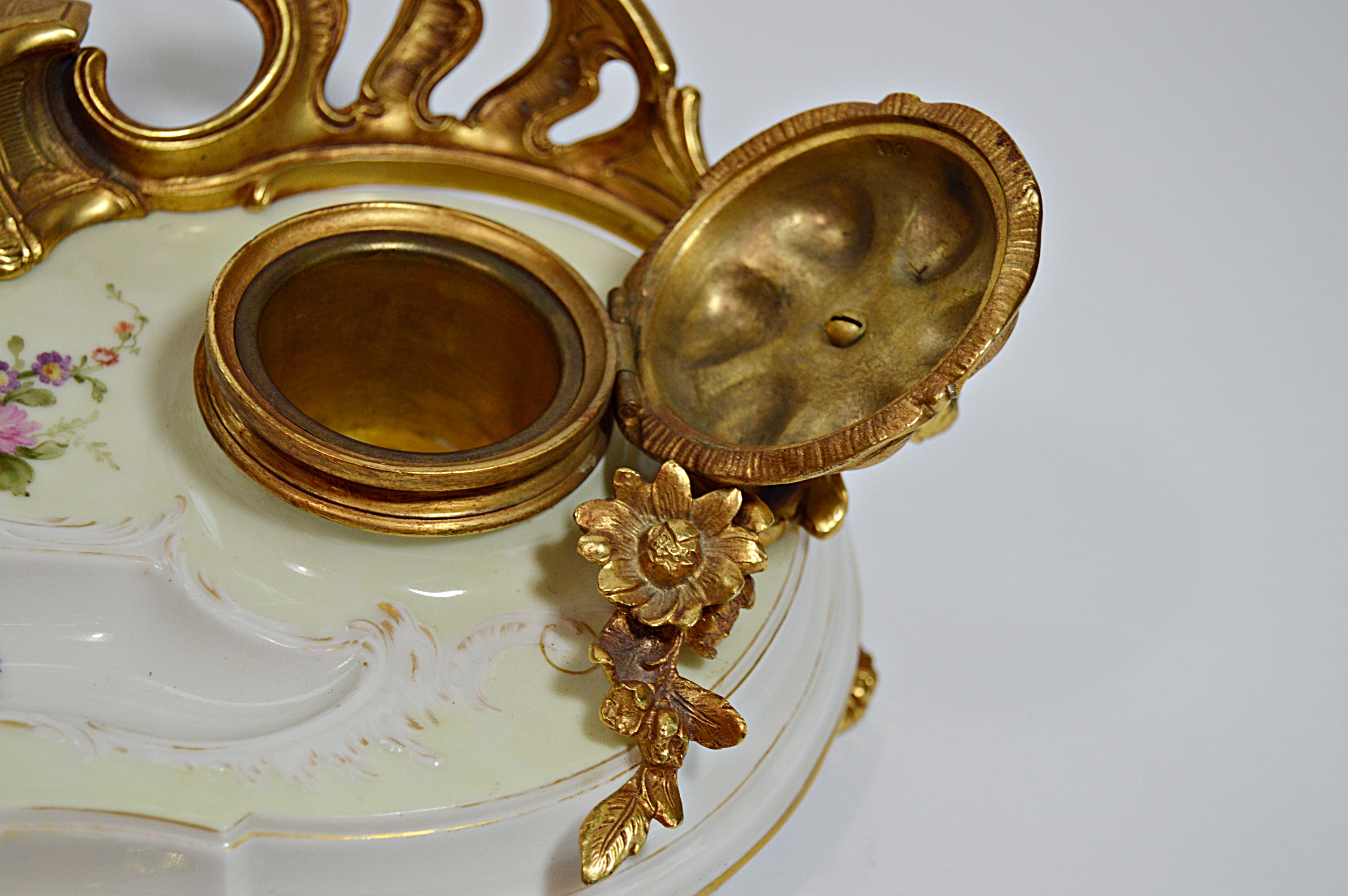 Antique KPM Seger Porcelain Double Ink Well with a Mother-of-Pearl Pen