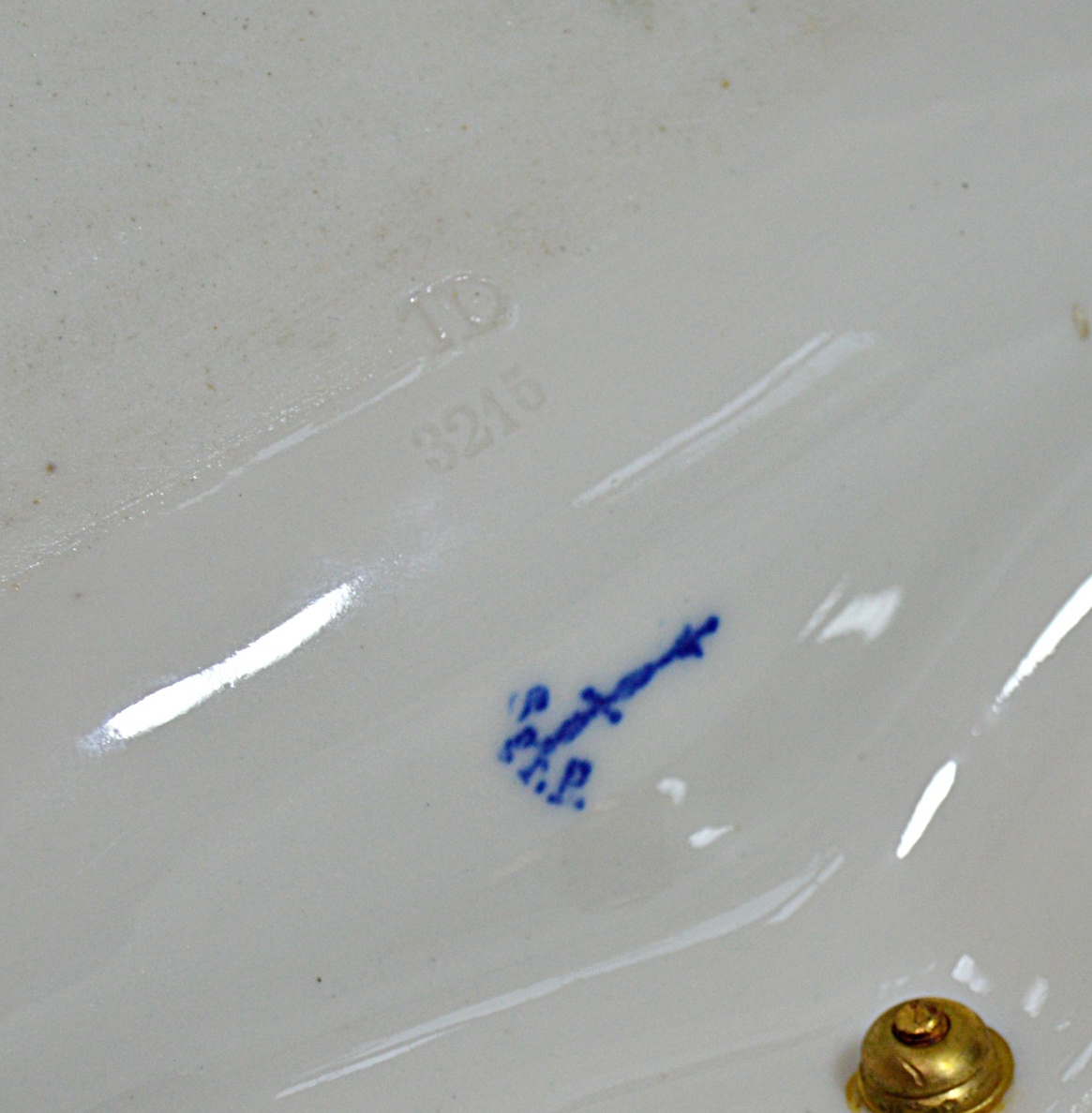 Antique KPM Seger Porcelain Double Ink Well with a Mother-of-Pearl Pen