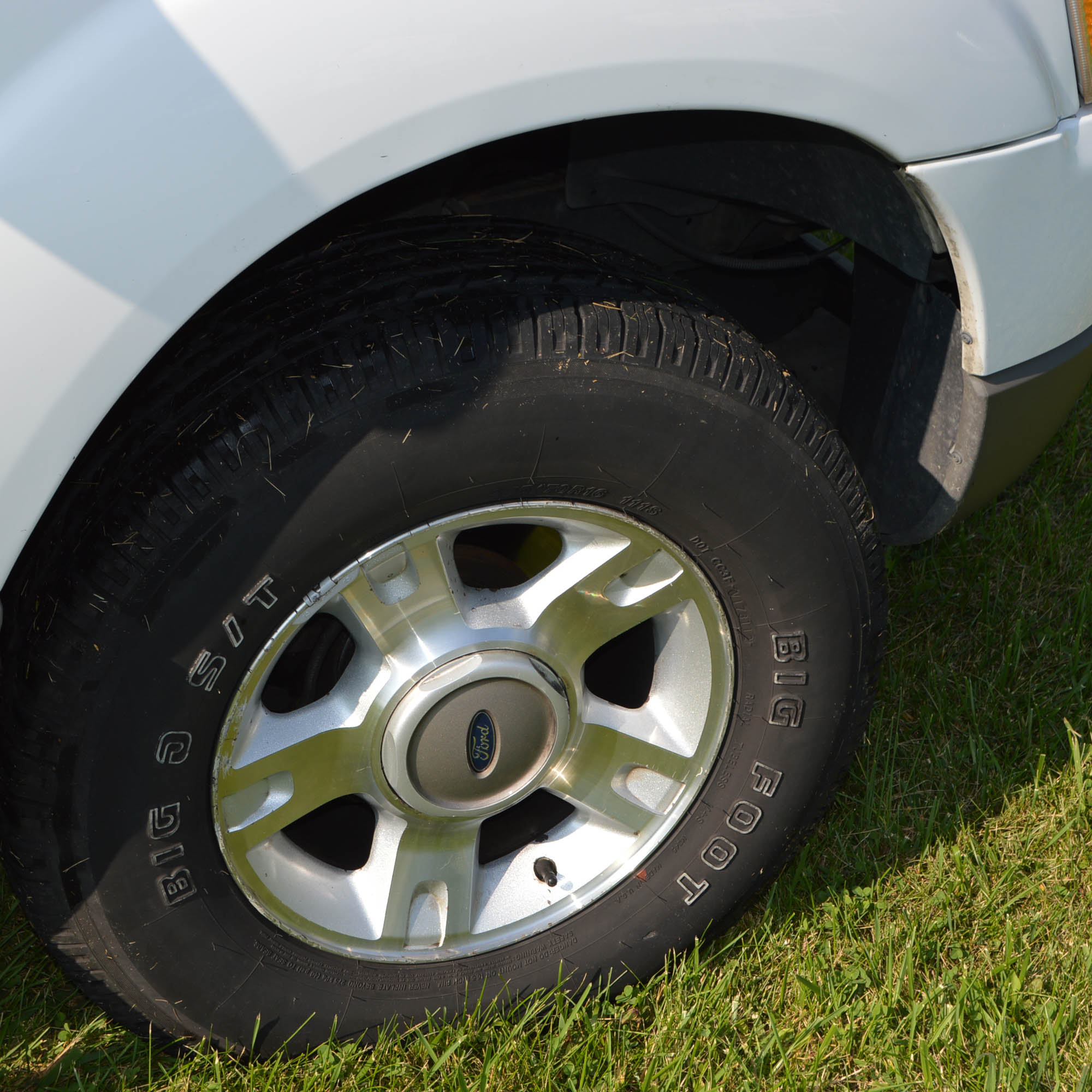 2002 Ford Explorer Sport Trac Pickup Truck